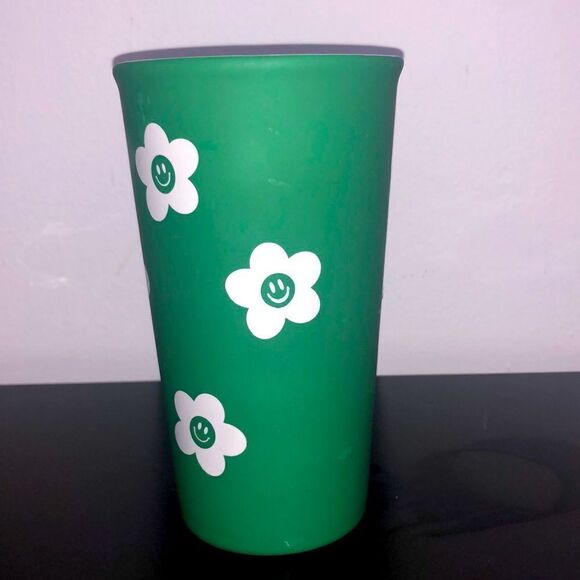 3/$15 Ceramic green and white flower smiley face coffee tea drink tumbler - Picture 2 of 6